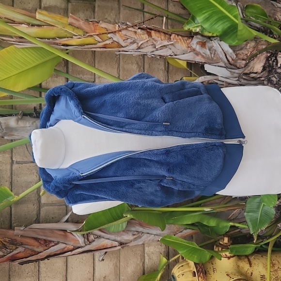 Calia by Carrie Underwood blue fuzzy vest medium - Picture 3 of 10